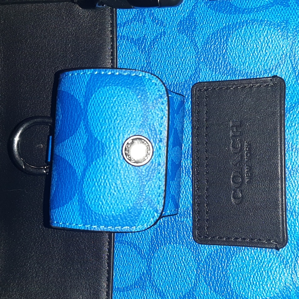 Coach Track Colorblock in Signature Leather &  Coach Large Wireless Earbud case - Picture 10 of 16